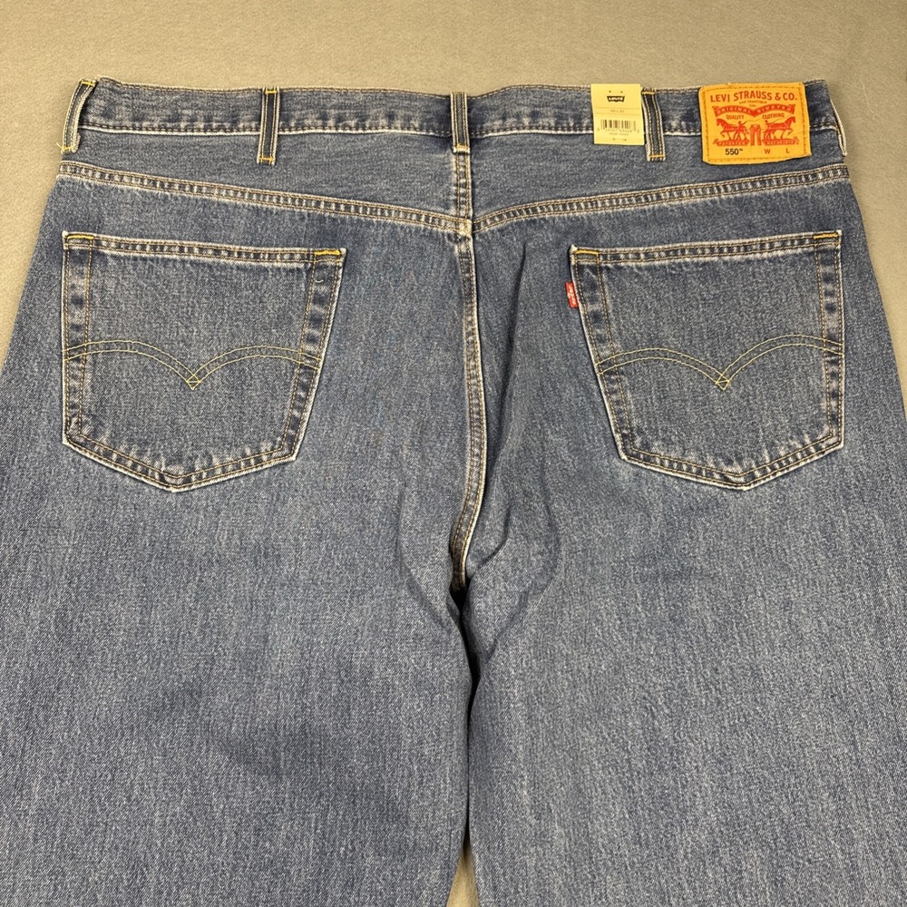 NEW LEVI'S JEANS Men's 550 46x30 Relaxed Fit Straight MEDIUM Wash  100% cotton